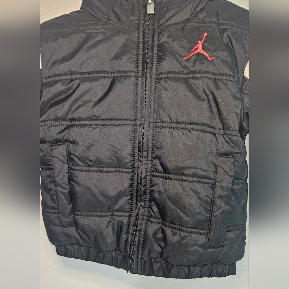 Nike Air Jordan Puffer Jacket Boys Black Red White Jumpman Logo size 3T - Picture 3 of 12